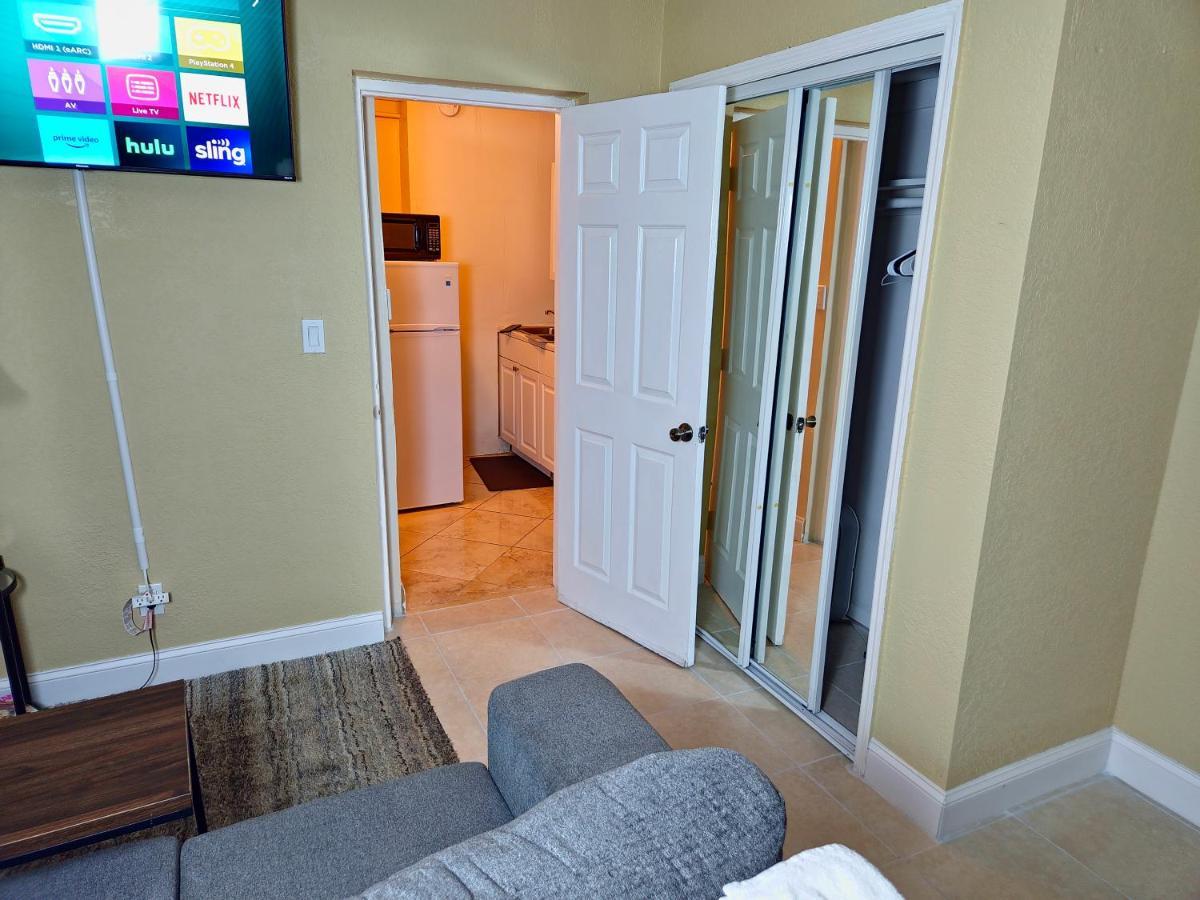 The Vacay Inn Lauderdale Lakes ภายนอก รูปภาพ